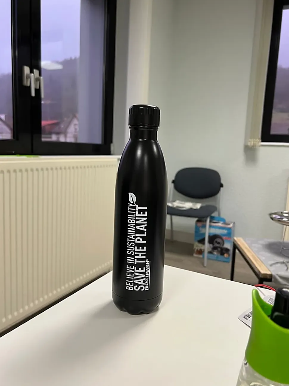 Bouteille isotherme 750 ml coloris aléatoire Fackelmann Move