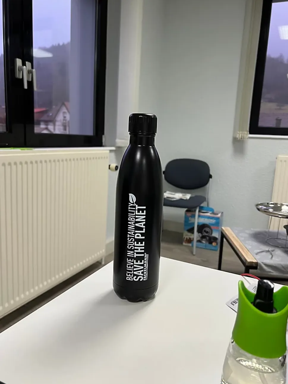 Bouteille isotherme 750 ml coloris aléatoire Fackelmann Move