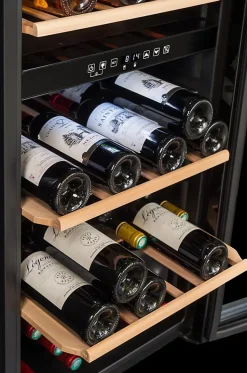 Cave a vin de service - LA SOMMELIERE - SLS90DZ - 91 bouteilles - Porte vitrée réversible - Classe G - 48 x 57,5 x 128,5 cm - Noir