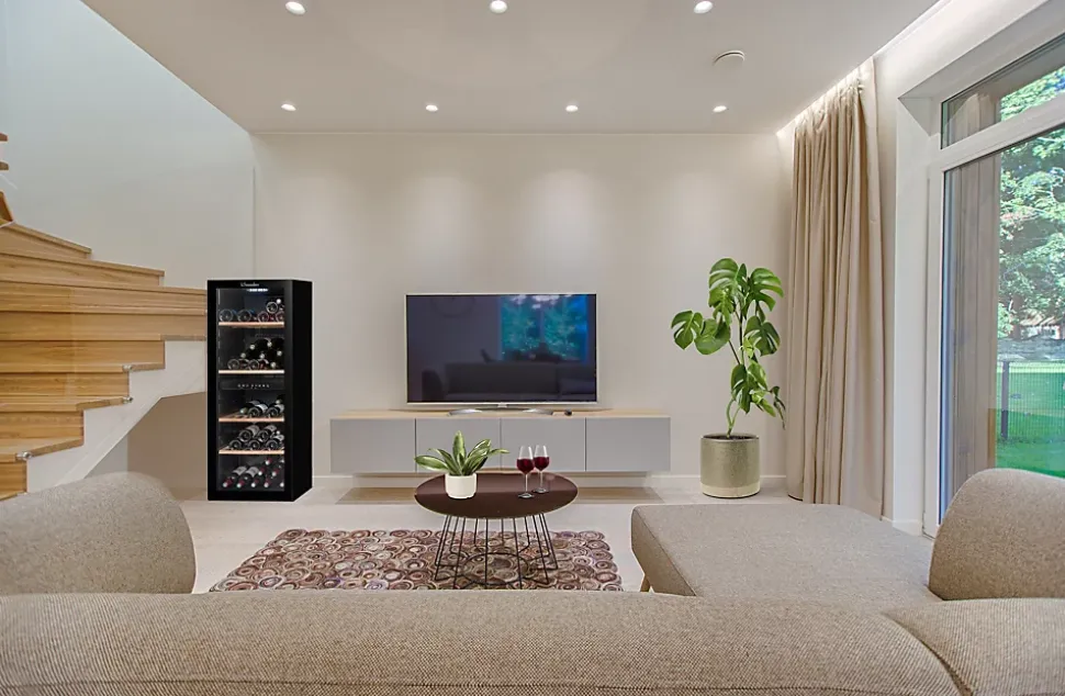 Cave a vin de service - LA SOMMELIERE - SLS90DZ - 91 bouteilles - Porte vitrée réversible - Classe G - 48 x 57,5 x 128,5 cm - Noir