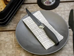 Couteau à steak noir en acier inoxydable Otis vendu par 4 pièces