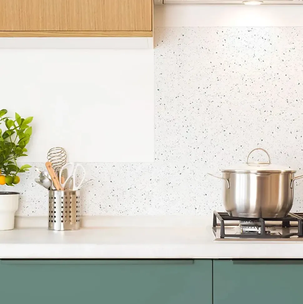 Crédence cuisine en aluminium - motif terrazzo blanc et vert - 200x20 cm (en 2 bandeaux)