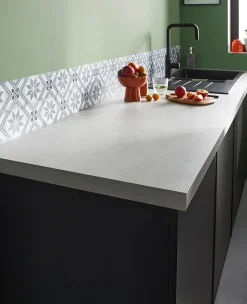 Crédence de cuisine auto-adhésive Caméléo imitation carrelage vert blanc l. 200 cm x H. 40 cm x ép. 0,2 mm