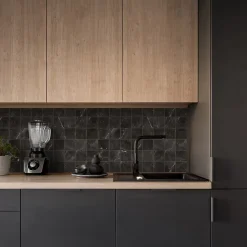 Crédence de cuisine effet marbre noir IDPanneaux L. 255 x H. 60 cm