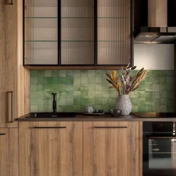 Crédence de cuisine effet Zellige vert brillant IDPanneaux L. 255 x H. 60 cm