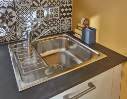 Crédence de cuisine GoodHome carreaux de ciment gris l. 180 cm x H. 60 cm x Ep. 3 mm