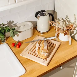 Creative Home Planche a Decouper en Bois - 35,5 x 28,5 x 2 cm - avec Compartiment Ramasse Miette Amovible - Bois de Hêtre Naturel