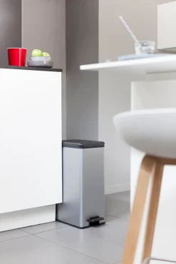 DECO SLIM BIN Poubelle rectangulaire à pédale 40L - Veba