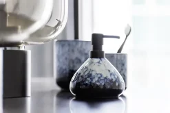 Distributeur de savon en céramique, bleu, Wenko Rosali