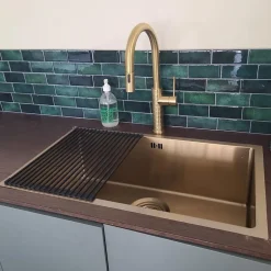 Egouttoir vaisselle pliable 43x31 en inox et silicone noir Essebagno