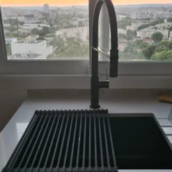 Egouttoir vaisselle pliable 43x31 en inox et silicone noir Essebagno