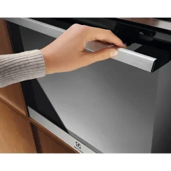 Four multifonctions nettoyage pyrolyse Electrolux EOE7P12X 72 L noir