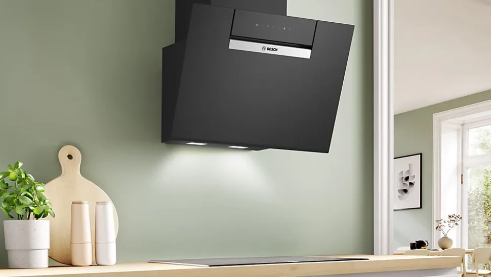 Hotte inclinée en verre noir Bosch DWK67FN60, 60 cm