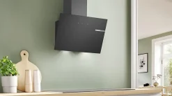 Hotte inclinée en verre noir Bosch DWK65DK60, 60 cm