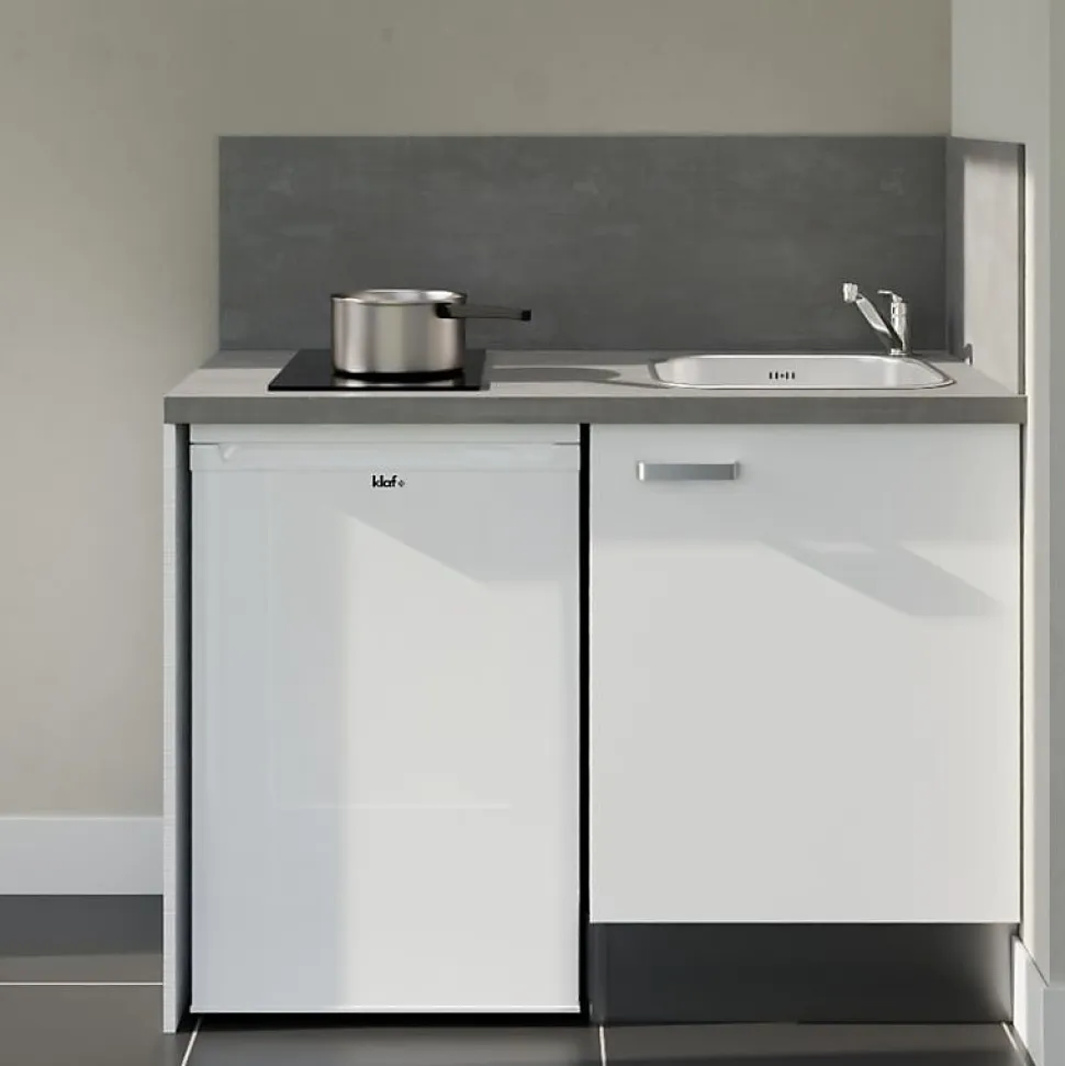 Kitchenette K08 façades Blanc - Plan de travail Gris béton - Crédences : Oui - Evier inox - Electroménager Blanc inclus