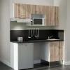 Kitchenette K55 façades Bois - Plan de travail Noir texturé - Crédences : Oui - Evier inox - Electroménager Inox inclus
