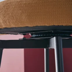 Lot de deux tabourets de bar assise rotative métal noir et tissu camel - L 50 x P 50 x H 92cm - Iris