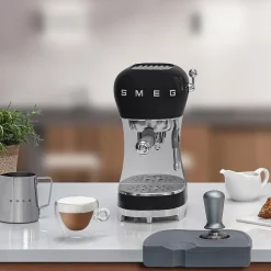 Machine à expresso Smeg ECF02BLEU Noir - 15 bar - 1 litre - Café moulu et dosettes