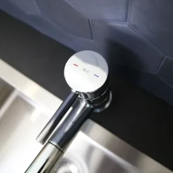 Mitigeur de cuisine avec douchette chromé Essebagno Tubic