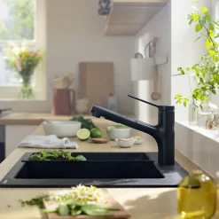 Mitigeur de cuisine avec douchette noir mat Hansgrohe Zesis M33 H. 219mm