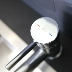 Mitigeur de cuisine chromé Essebagno Tubic