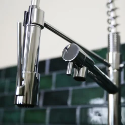 Mitigeur de cuisine chromé avec douchette Essebagno Hotto