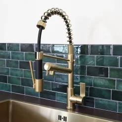 Mitigeur de cuisine doré avec douchette Essebagno Big Hotto