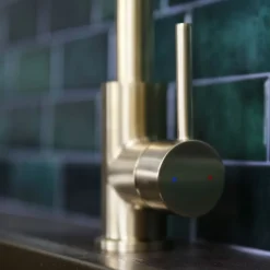 Mitigeur de cuisine doré Essebagno Pure II