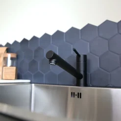 Mitigeur de cuisine noir Essebagno Tubic