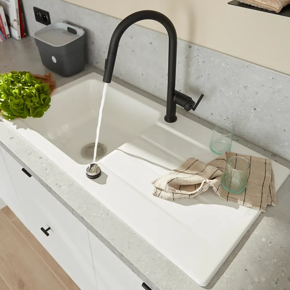 Mitigeur de cuisine noir avec douchette Essebagno Iconic