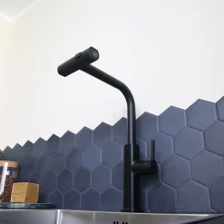 Mitigeur de cuisine noir mat cascade Essebagno Esseswitch