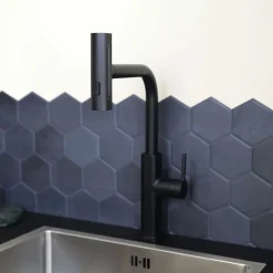 Mitigeur de cuisine noir mat cascade Essebagno Esseswitch