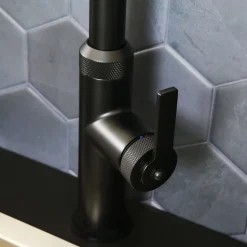 Mitigeur évier à douchette extractible noir mat Essebagno Molette