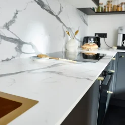 Plan de travail compact aspect marbre blanc GoodHome Nepeta L.300 x l.62 x Ép.1,2 cm