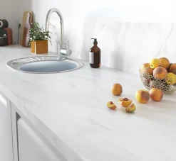 Plan de travail stratifié aspect marbre blanc GoodHome Kala L.300 x l.62 x Ép.3,8 cm