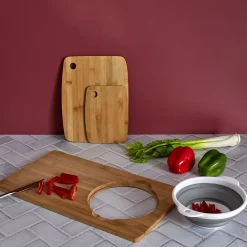 Planche à découper avec passoire intégrée