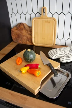 Planche à découper en bambou avec bac de récupération Box & Beyond