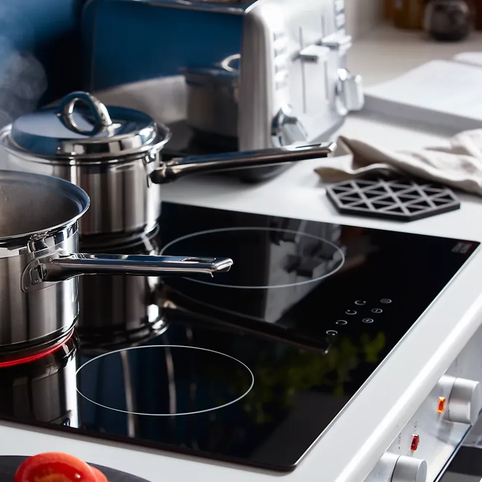 Plaque de cuisson induction 4 foyers Cooke & Lewis coloris noir l. 59 x P. 52 x H. 6,5 cm