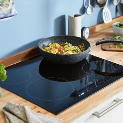 Plaque de cuisson vitrocéramique 4 foyers Beko coloris noir l.58 x P.51 x H.3,7 cm