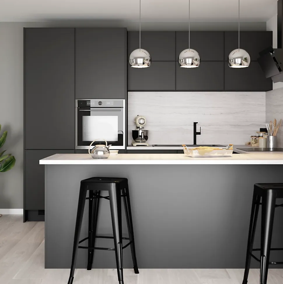 Plinthe de cuisine Goodhome Pasilla Noir H. 15 cm x l. 2.4 m x Ep. 16 mm