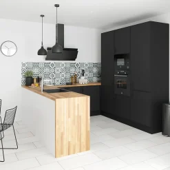 Plinthe de cuisine Goodhome Pasilla Noir H. 15 cm x l. 2.4 m x Ep. 16 mm