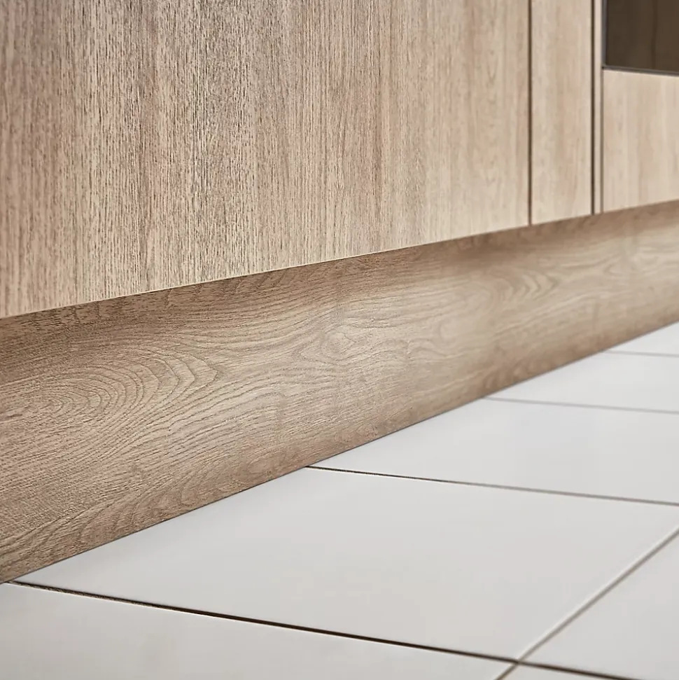 Plinthe de cuisine Goodhome Chia chêne clair H. 15 cm x l. 2.4 m x Ep. 16 mm