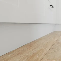 Plinthe de cuisine Goodhome Artemisia blanc H. 15 cm x l. 2.4 m x Ep. 16 mm