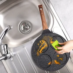 Poele Pour Oeufs en Granit Avec Quatre Trous Black Wood 26 cm