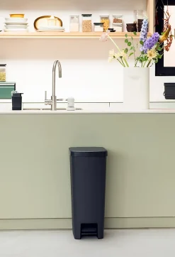 Poubelle à pédale Brabantia StepUp noir 40 L