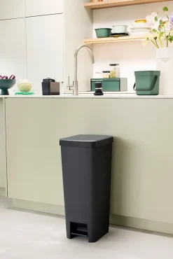 Poubelle à pédale Brabantia StepUp noir 40 L