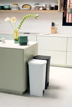 Poubelle à pédale Brabantia StepUp noir 40 L