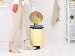 Poubelle à pédale coloris jaune Brabantia NewIcon 20 L
