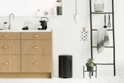 Poubelle à pédale coloris noir Brabantia NewIcon 20 L