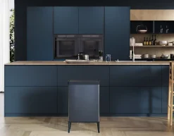 Poubelle de cuisine à couvercle basculant push bleu 54 L Keter Verto